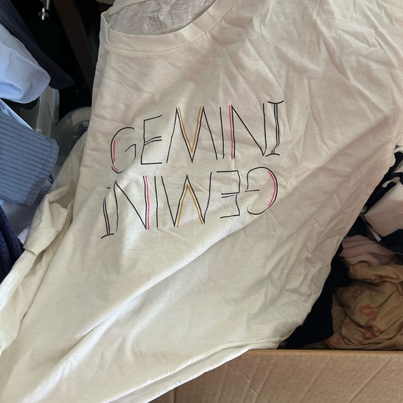 NWT Aerie Cream Gemini Sign Graphic Tee - Picture 2 of 4